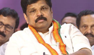 സതീശന് പൊൻതൂവാലായി ; കേരളത്തെ രക്ഷിച്ച മന്ത്രി