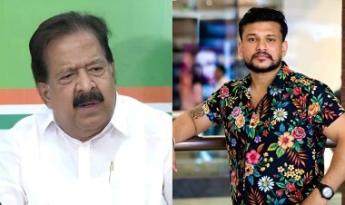 ചെന്നിത്തലയുടെ മിന്നൽ മാജിക് ; രാത്രിക്ക് രാത്രി ഫ്ലാറ്റ് വളഞ്ഞു വാരിയലാക്കി മാങ്കൂട്ടം
