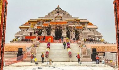 മോദിയുടെ വസതിയിലേക്ക് 500 സന്ന്യാസിമാരുടെ മാർച്ച്;