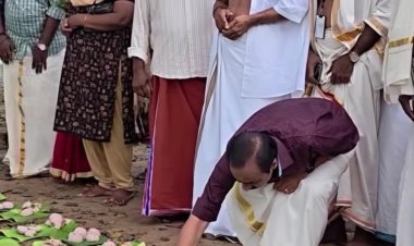 പിതൃസ്മരണയിൽ തിരുനെട്ടൂർ മഹാദേവ ക്ഷേത്രത്തിൽ കർക്കിടക വാവ് ബലി അർപ്പിച്ച് വി.ഡി. സതീശൻ