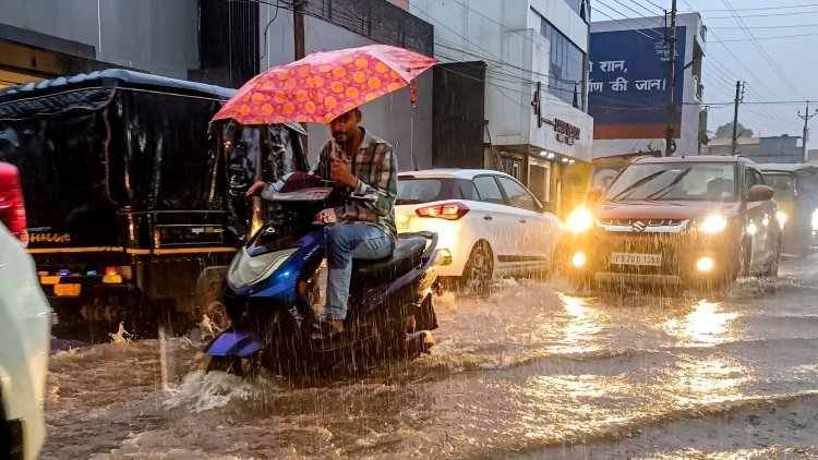 കനത്ത മഴയ്ക്ക് സാധ്യത; കേരളത്തിലെ 12 ജില്ലകളിൽ ഓറഞ്ച് അലർട്ട്, മഴ മുന്നറിയിപ്പിൽ മാറ്റം