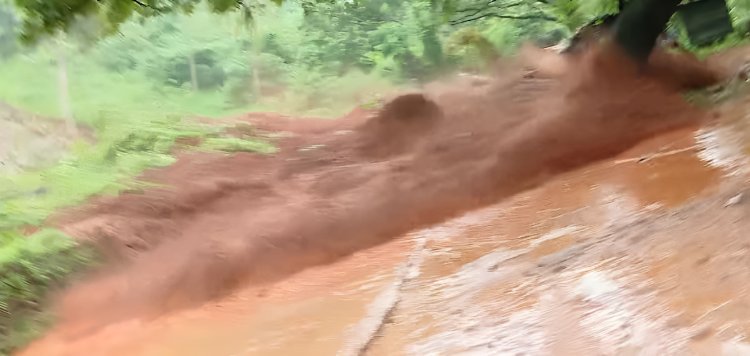 പരപ്പനങ്ങാടിയിൽ വൻ മണ്ണിടിച്ചിൽ; സംസ്ഥാനപാതയിൽ ഗതാഗതം സ്തംഭിച്ചു