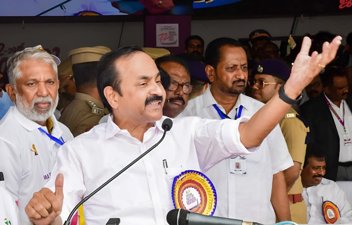 100 ദിവസത്തിൽ സതീശൻ ‘ഹീറോ’; പിണറായിക്ക് മുന്നിൽ പ്രതിസന്ധികളുടെ പെരുമഴ