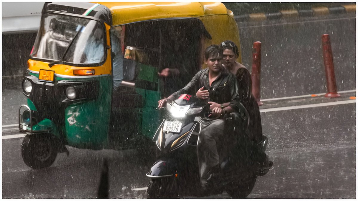 മഴയിൽ മുങ്ങി ഡൽഹി; ഓറഞ്ച് അലേർട്ട്, വിമാന സർവീസുകൾക്ക് തിരിച്ചടി