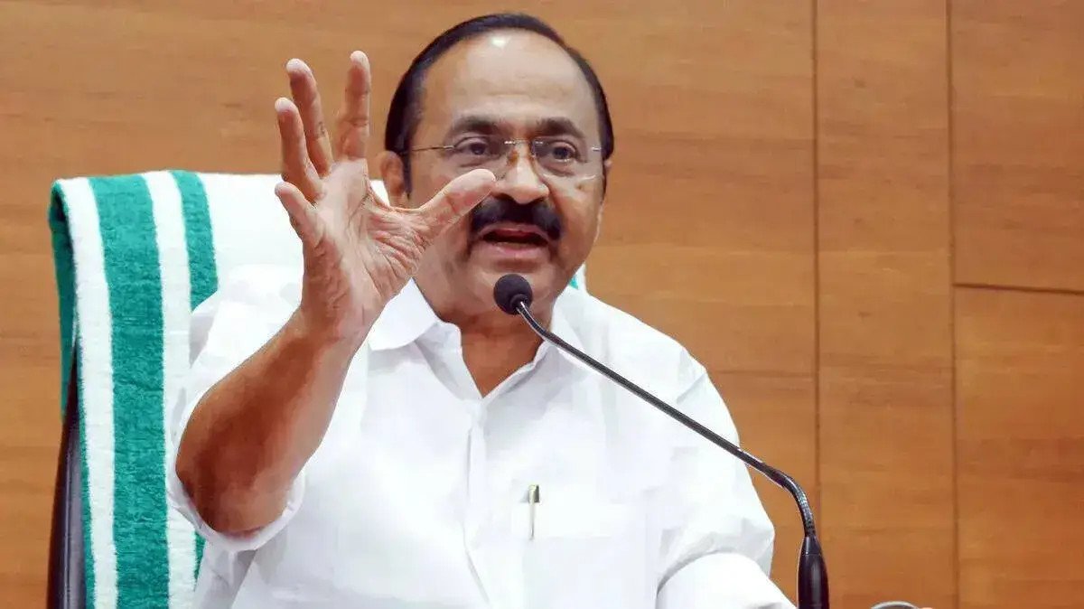 മുഖ്യന്റെ മാസ് അടി; ജപ്തി നടപടികൾ ആരംഭിച്ചു! ; പോലീസിനെ ഇറക്കി റിപ്പോർട്ടർ വളഞ്ഞ് ചെന്നിത്തല