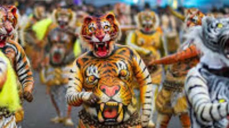 തൃശൂരിലേക്ക് ‘പെരുംപുലികൾ’; ആവേശപ്പൂരത്തിൽ ഓണപ്പതിവുകൾ തെറ്റാതെ പുലിക്കളി