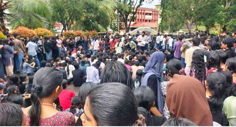 മാനേജ്‌മെന്റ് വഴങ്ങി, എച്ച്ഒഡിയെ മാറ്റിനിർത്തും; കോതമംഗലം എം.എ കോളേജ് സമരം ഒത്തുതീർപ്പിൽ