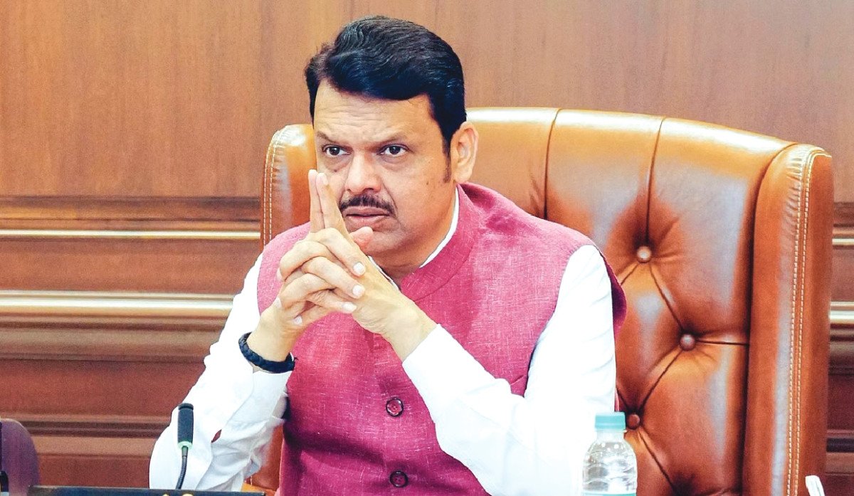 മഹാരാഷ്ട്രയിൽ മന്ത്രിമാർക്ക് ‘പുല്ലുവില’? അധികാരം മുഖ്യമന്ത്രിക്ക്; അധികാര കേന്ദ്രീകരണത്തിന് വാതിൽ തുറന്ന് ഫഡ്നാവിസ്