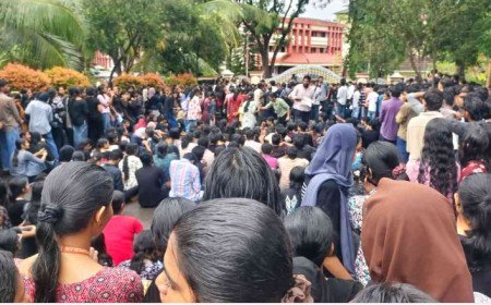 മാനേജ്‌മെന്റ് വഴങ്ങി, എച്ച്ഒഡിയെ മാറ്റിനിർത്തും; കോതമംഗലം എം.എ കോളേജ് സമരം ഒത്തുതീർപ്പിൽ