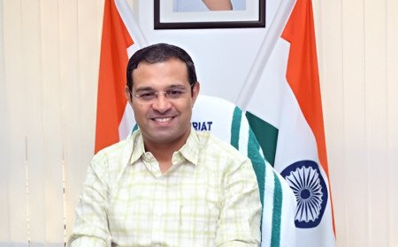  നൂറ്റാണ്ടുകളുടെ പോരാട്ടത്തിലൂടെ നേടിയ ഇടം; സ്ത്രീകളെ പിന്നോട്ടയക്കാൻ ആരെയും അനുവദിക്കില്ലെന്ന് മന്ത്രി റോജി എം. ജോൺ