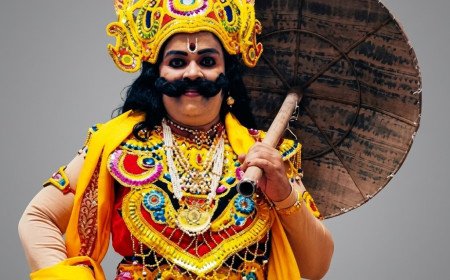 വേറിട്ട കാഴ്ചയായി ഇടുക്കിയിൽ വനിതാ മാവേലി!