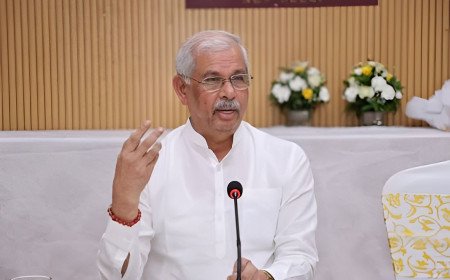 പിഎസ്‌സി പരീക്ഷാ ക്രമക്കേട്; നടപടികൾ വിശദീകരിച്ച് സെക്രട്ടറി ഗവർണർക്ക് മുന്നിൽ