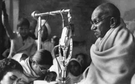 സിംഹാസനങ്ങളെ നിരസിച്ച ‘മഹാത്മാവ്’: എന്തുകൊണ്ട് ഗാന്ധിജി അധികാര രാഷ്ട്രീയത്തിലേക്ക് വന്നില്ല?