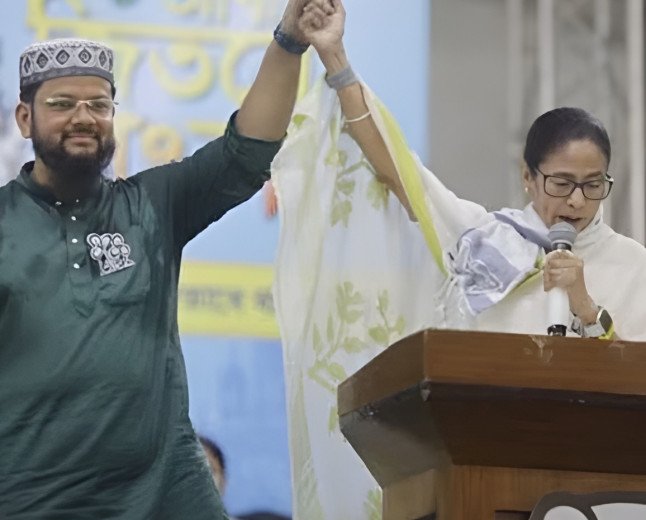 മമതയെ വീഴ്ത്താൻ നീക്കം; ഒടുവിൽ വിമത എംഎൽഎ ദീദിക്കൊപ്പം തിരിച്ചെത്തി