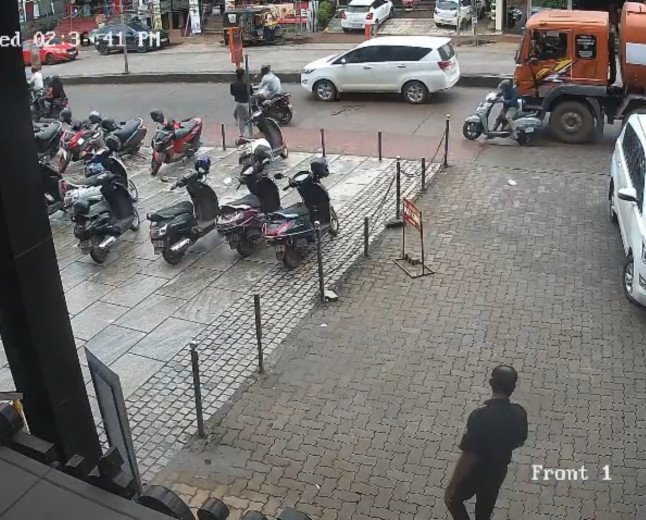 എം.ജി റോഡിലെ അപകടം: കയ്യേറ്റമുണ്ടോ? നഗരസഭയുടെ അനാസ്ഥയും അന്വേഷിക്കണം; യൂത്ത് കോൺഗ്രസ്