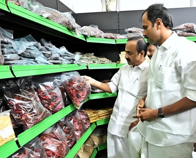 സതീശൻ–അനൂപ് കോംബോ ഓണം പൊളിച്ചു; സപ്ലൈകോയിൽ ജനത്തിരക്ക്