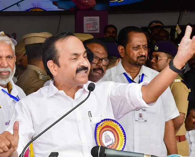 100 ദിവസത്തിൽ സതീശൻ ‘ഹീറോ’; പിണറായിക്ക് മുന്നിൽ പ്രതിസന്ധികളുടെ പെരുമഴ