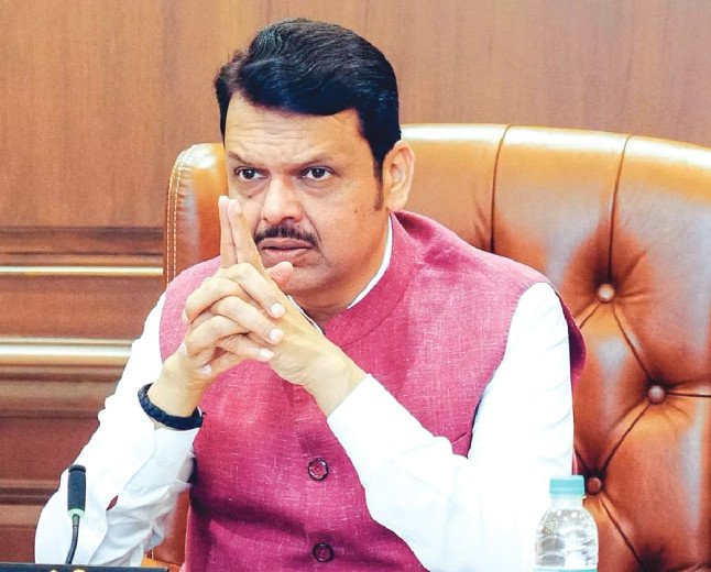 മഹാരാഷ്ട്രയിൽ മന്ത്രിമാർക്ക് ‘പുല്ലുവില’? അധികാരം മുഖ്യമന്ത്രിക്ക്; അധികാര കേന്ദ്രീകരണത്തിന് വാതിൽ തുറന്ന് ഫഡ്നാവിസ്