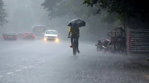 കേരളത്തിൽ മഴ വീണ്ടും ശക്തമാകും; ന്യൂനമർദം ചുഴലിക്കാറ്റായേക്കും, ജാഗ്രത നിർദേശം