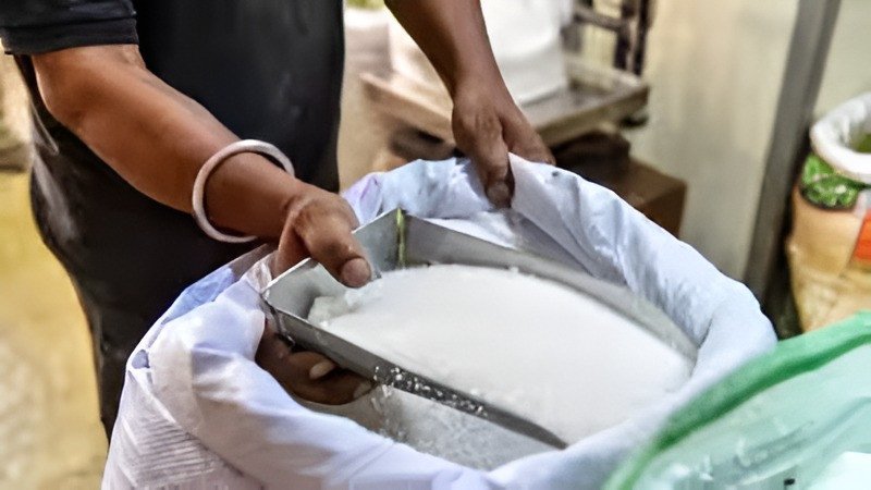 പഞ്ചസാര പൂഴ്ത്തിവെച്ചാൽ പണി കിട്ടും; സ്റ്റോക്ക് പകുതിയാക്കി കേന്ദ്രം