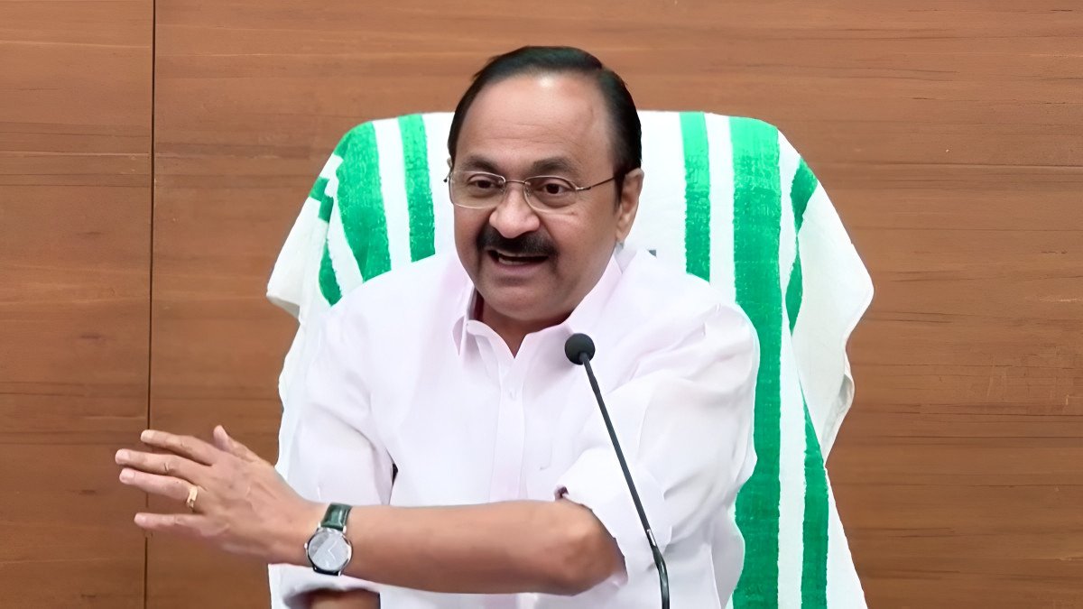 ചാർട്ടേഡ് വിമാന വിവാദത്തിൽ മുഖ്യമന്ത്രിയുടെ മറുപടി; ‘സ്പോൺസർ ആരെന്ന് പറയേണ്ടതില്ല’