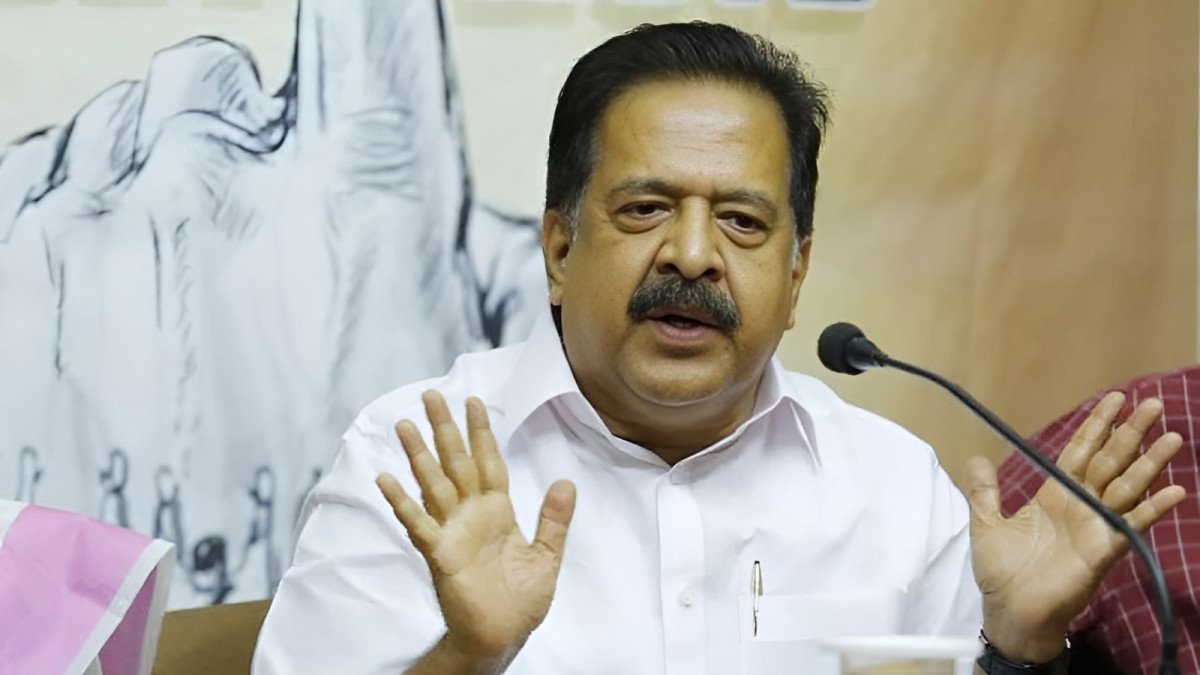 ജലപീരങ്കിയിലെ വെള്ളവും പഴയ ആരോപണങ്ങളും; ചെന്നിത്തലയുടെ മറുപടി വൈറലാകുന്നു