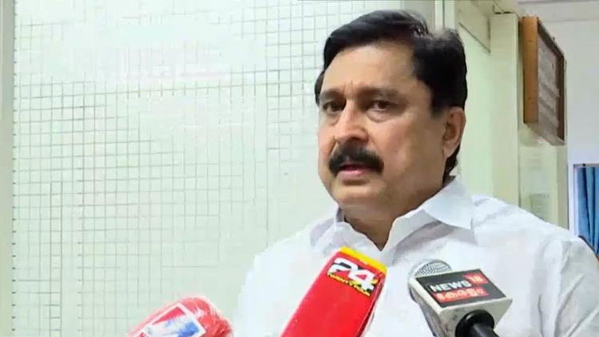 മെസ്സിയുടെ പേരിലെ തട്ടിപ്പ്: മുൻ കായികമന്ത്രിയെ എസ്ഐടി ചോദ്യം ചെയ്യും; റിപ്പോർട്ടർ ടി.വി ഓഫീസിൽ നിർണായക രേഖകളും ഡോളറും കണ്ടെത്തി