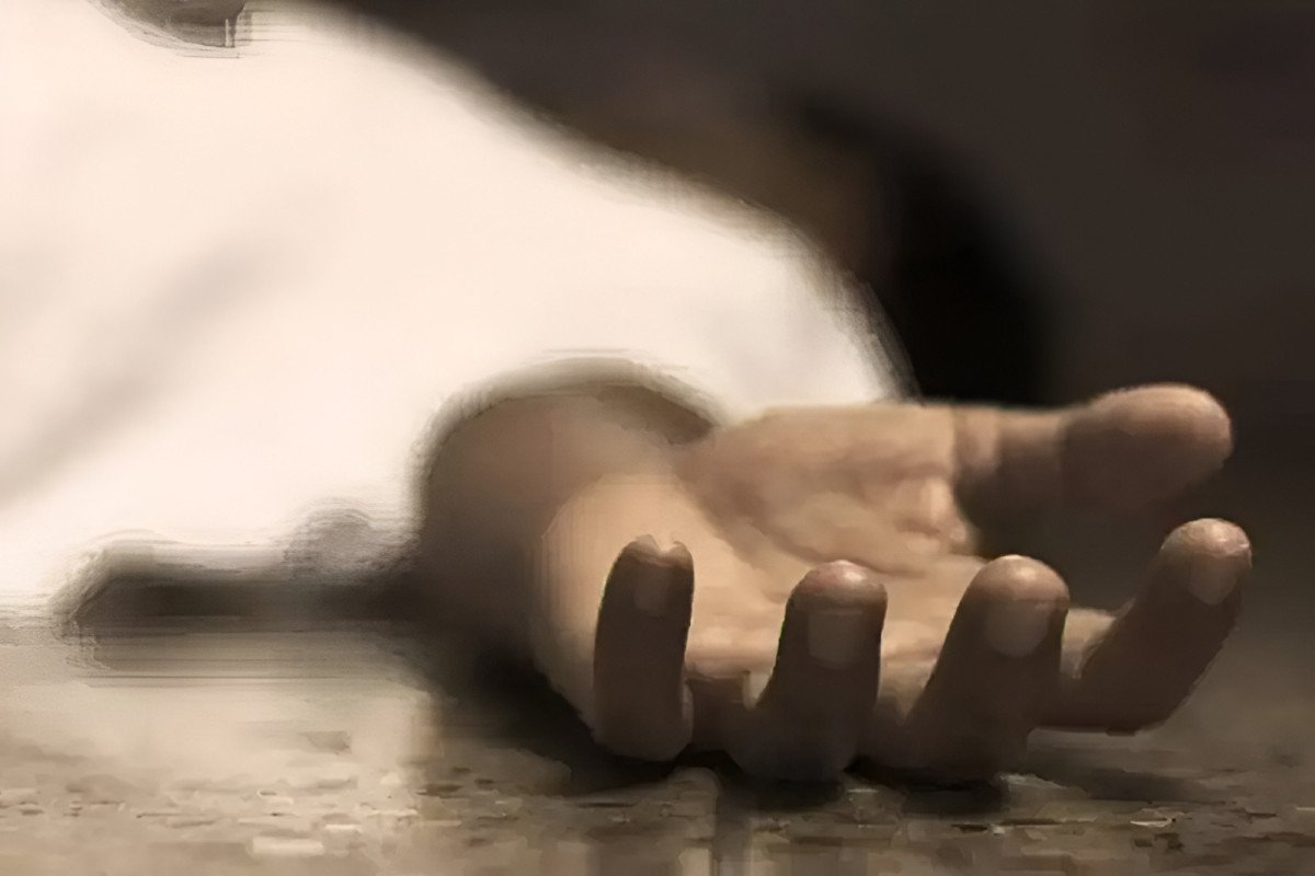 മോശമായി നോക്കിയെന്ന പെൺകുട്ടിയുടെ പരാതി; പൊലീസ് വീട്ടിലെത്തിയപ്പോൾ 53കാരൻ മരിച്ചനിലയിൽ
