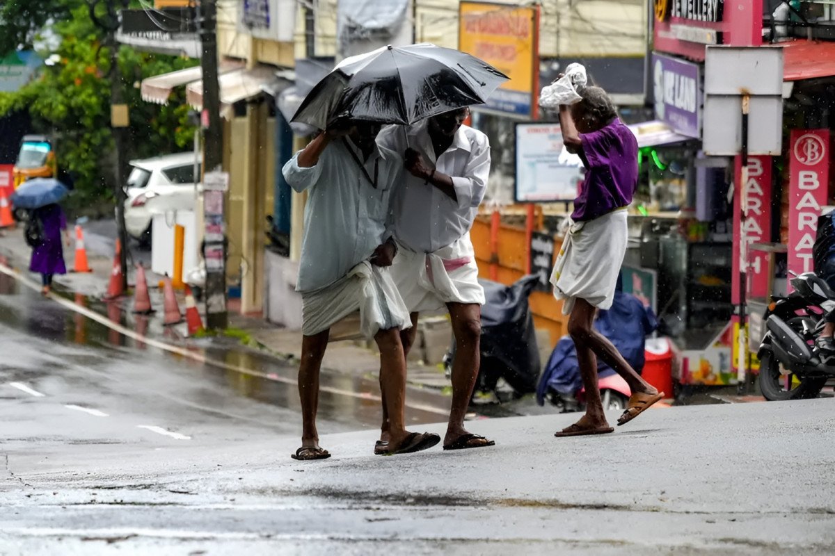 ആകാശത്ത് മാറ്റത്തിന്റെ സൂചന; കേരളത്തിൽ മഴ ശക്തമാകുന്നു, യെല്ലോ അലർട്ട്
