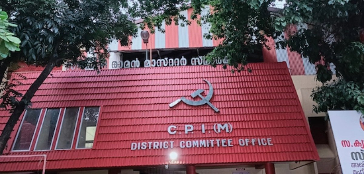 പാലക്കാട് സിപിഎമ്മിൽ വീണ്ടും വിവാദം; ജില്ലാ നേതാവിനെതിരെ ഭാര്യയുടെ ഗുരുതര പരാതി