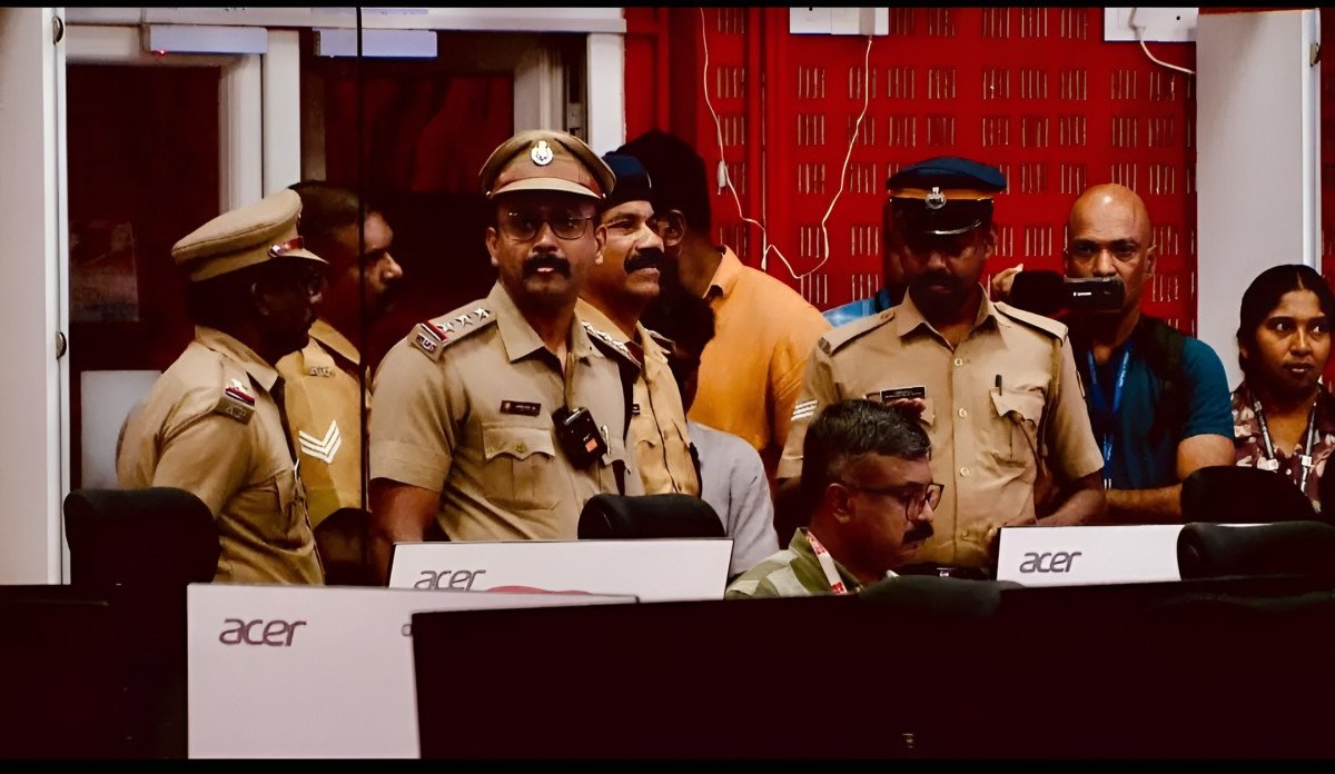 റിപ്പോർട്ടർ ടി.വിയിൽ പൊലീസ് റെയ്ഡ്; സി.പി.എം നേതാക്കളുടെ പ്രതിഷേധത്തിന് പിന്നിലെന്ത്?