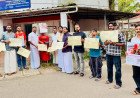 ഇലക്ഷൻ കമ്മീഷനോട് 14 ചോദ്യങ്ങൾ; 14 ഭീമൻ പോസ്റ്റ് കാർഡുകളുമായി യൂത്ത് കോൺഗ്രസിന്റെ പ്രതിഷേധം