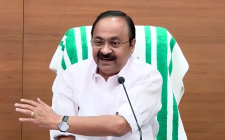 ചാർട്ടേഡ് വിമാന വിവാദത്തിൽ മുഖ്യമന്ത്രിയുടെ മറുപടി; ‘സ്പോൺസർ ആരെന്ന് പറയേണ്ടതില്ല’