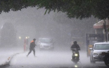 ബംഗാൾ ഉൾക്കടലിൽ ന്യൂനമർദം; കേരളത്തിലെ മഴ മുന്നറിയിപ്പിൽ മാറ്റം, 4 ജില്ലകളിൽ നാളെ യെല്ലോ അലർട്ട്