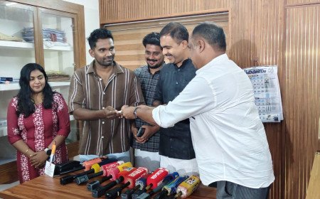 പ്രളയ രക്ഷാപ്രവർത്തനത്തിന് പോയ ജീപ്പിന് പിഴ; 50,000 രൂപ കൈമാറി അഭിഭാഷക സുഹൃത്തുക്കൾ
