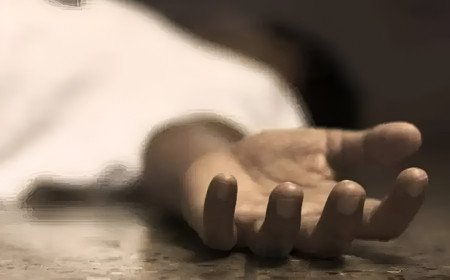 മോശമായി നോക്കിയെന്ന പെൺകുട്ടിയുടെ പരാതി; പൊലീസ് വീട്ടിലെത്തിയപ്പോൾ 53കാരൻ മരിച്ചനിലയിൽ