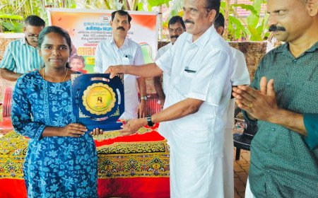 മെറിറ്റിൽ MBBS പ്രവേശനം; ലയ രാജനും നിരഞ്ജൻ മനിയേരിക്കും അനുമോദനം