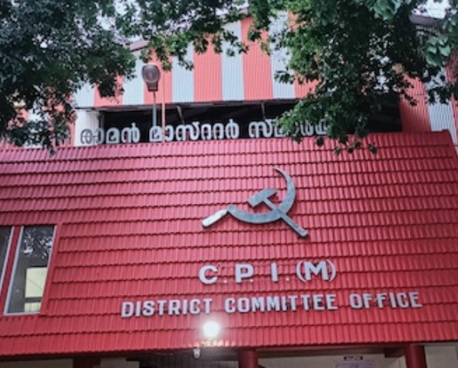 പാലക്കാട് സിപിഎമ്മിൽ വീണ്ടും വിവാദം; ജില്ലാ നേതാവിനെതിരെ ഭാര്യയുടെ ഗുരുതര പരാതി