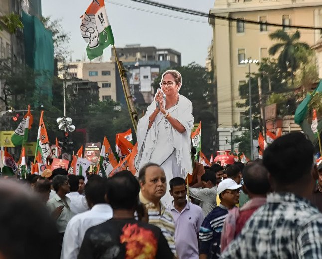 പേരും ചിഹ്നവും നഷ്ടമായി; മമതയ്ക്ക് മുന്നിൽ ഇനി എന്ത് വഴി? ബംഗാളിൽ ദിദിയുടെ രാഷ്ട്രീയ ഭാവി ചോദ്യചിഹ്നം