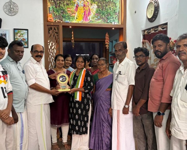 സംസ്ഥാന സ്കൂൾ ഫെൻസിങ് ചാമ്പ്യൻഷിപ്പിൽ വെങ്കല മെഡൽ; അദിതയ്ക്ക് കെ.എസ്.യുവിന്റെ ആദരം
