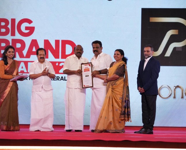 ബിഗ് ടിവി ബിഗ് ബ്രാൻഡ് അവാർഡ് ബാലകൃഷ്ണൻ പെരിയയ്ക്ക്