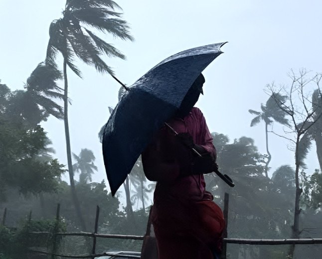 ഇടിയോടുകൂടിയ മഴയും കാറ്റും; ഒക്ടോബർ 3 വരെ ജാഗ്രതാ നിർദേശം