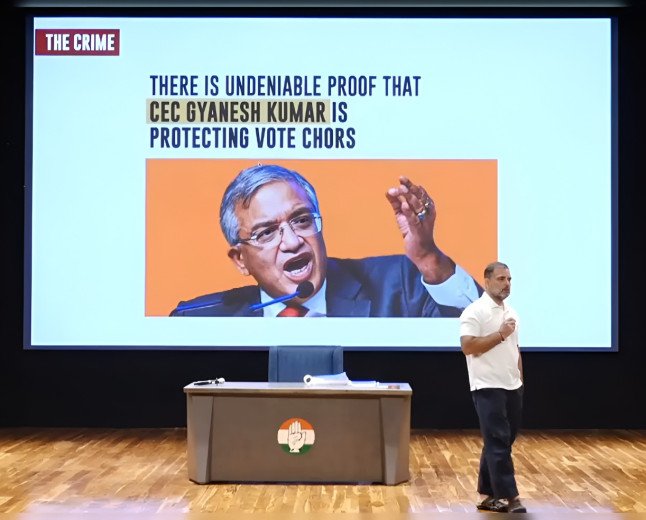 ഗ്യാനേഷ് കുമാറിനെതിരെ പ്രതിപക്ഷ പ്രതിഷേധം ശക്തം; ‘വോട്ട് മോഷണം’ ആരോപണവുമായി രാഹുൽ ഗാന്ധി