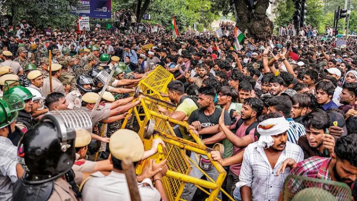 ജന്തർ മന്തർ സമരം തടയാൻ വൻ സുരക്ഷാ നീക്കം; കൊക്രോച്ച് ജനത പാർട്ടിയുടെ പ്രതിഷേധത്തിന് അനുമതി നിഷേധിച്ച് ഡൽഹി പൊലീസ്
