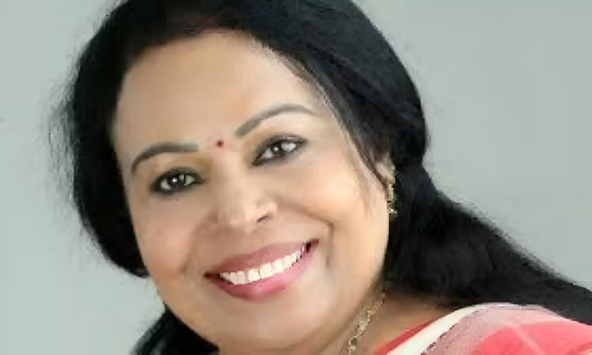 പിണറായിയുടെ ഔഷധിയിൽ ശോഭന ജോർജിന് സൗന്ദര്യചികിത്സ; നടപടി ആവശ്യപ്പെട്ട് പരാതി