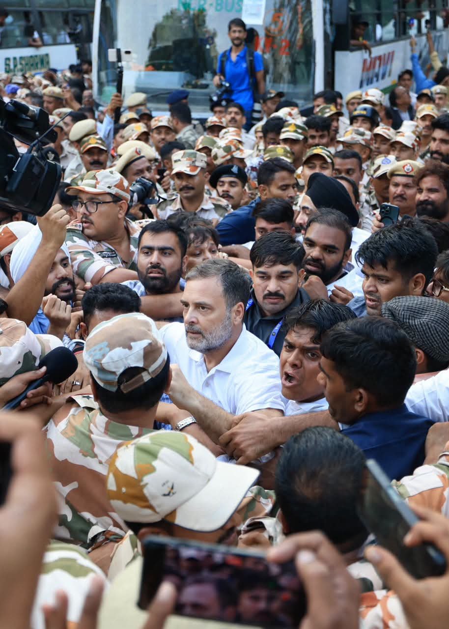 പ്രതിപക്ഷ നേതാക്കൾക്കെതിരായ പോലീസ് നടപടി; നാളെ രാജ്യവ്യാപക പ്രതിഷേധത്തിന് കോൺഗ്രസ് ആഹ്വാനം. കരിദിനമായി ആചരിക്കും.