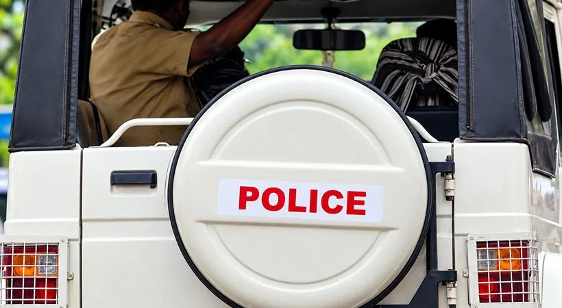 കൊച്ചിയിൽ പോലീസുകാർക്ക് കുത്തേറ്റു; ആക്രമണം കൊലക്കേസ് പ്രതിയുടെ നേതൃത്വത്തിലുള്ള സംഘത്തിൽ നിന്ന്