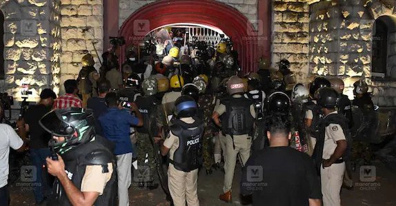 തിരുവനന്തപുരം സംഘർഷം: എസ്‌എഫ്‌ഐ–യൂത്ത് കോൺഗ്രസ് പ്രവർത്തകർക്കെതിരെ കേസ്; ജാമ്യമില്ലാ വകുപ്പുകൾ ചുമത്തി