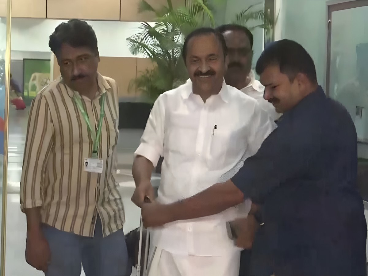 ഡൽഹിയിൽ പറന്നിറങ്ങി സതീശൻ; കൈയിൽ നിർണായക ലിസ്റ്റ്, യുഡിഎഫ് പ്രതിസന്ധിയിൽ ഹൈക്കമാൻഡ് ഇടപെടൽ