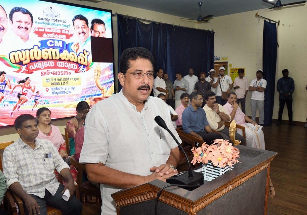 300 കുട്ടികളുള്ള സ്‌കൂളുകളിലും  കായിക അധ്യാപക തസ്തിക അനുവദിക്കും എൻ. ഷംസുദ്ദീൻ.; സ്വർണക്കപ്പ് പര്യടനം തുടങ്ങി